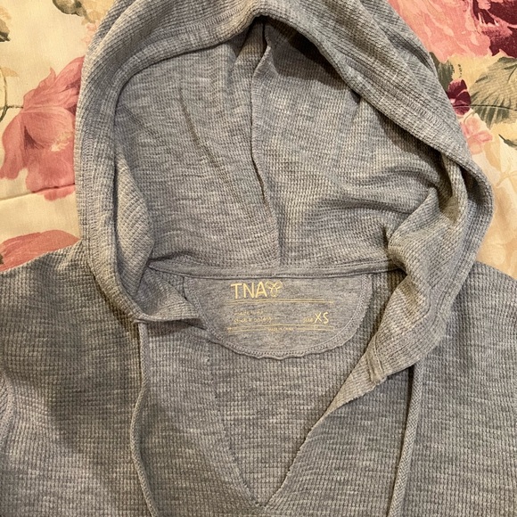 TNA long sleeve with hood - Picture 2 of 3